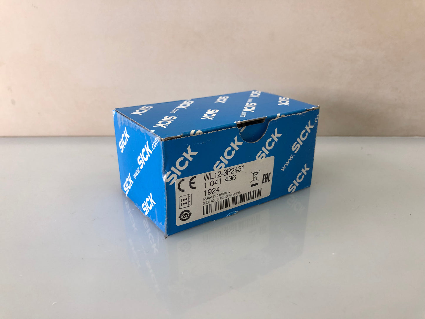 SICK WL12-3P2431 Photoelectric Sensor – Retro-Reflective, PNP, 10–30V DC