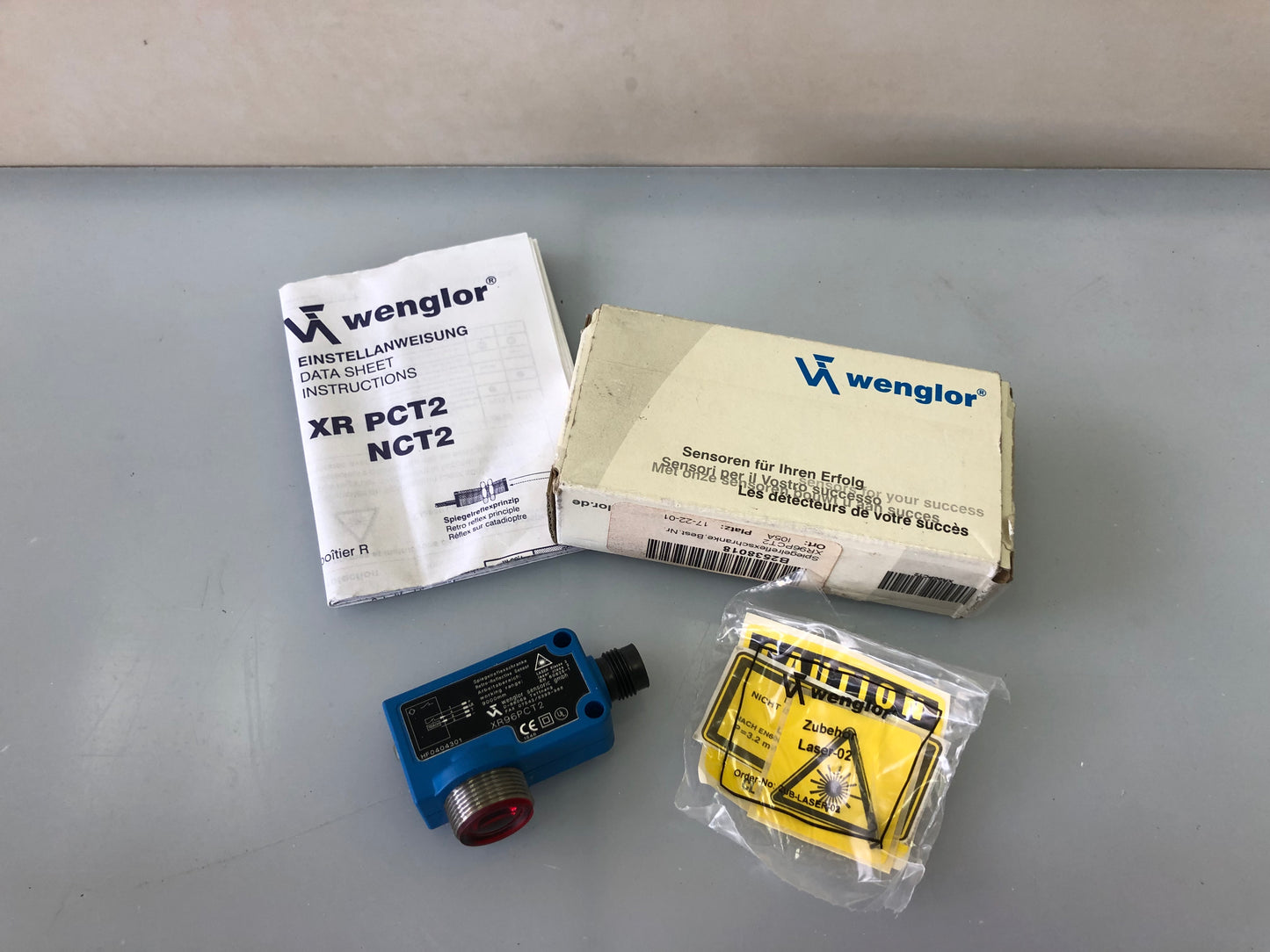 Wenglor XR96PCT2 Retro-Reflective Laser Sensor – Photoelectric Switch, 10m Range, PNP