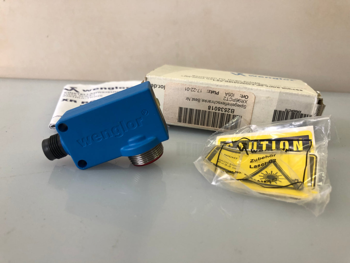 Wenglor XR96PCT2 Retro-Reflective Laser Sensor – Photoelectric Switch, 10m Range, PNP