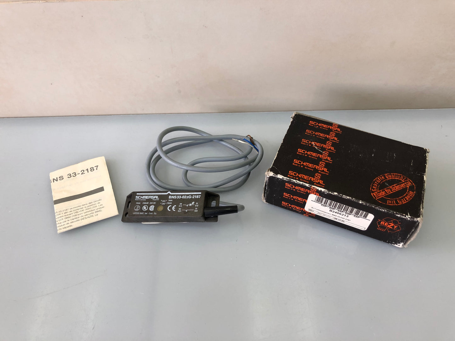 Schmersal BNS 33-02ZG-2187 Magnetic Safety Switch – Coded Non-Contact