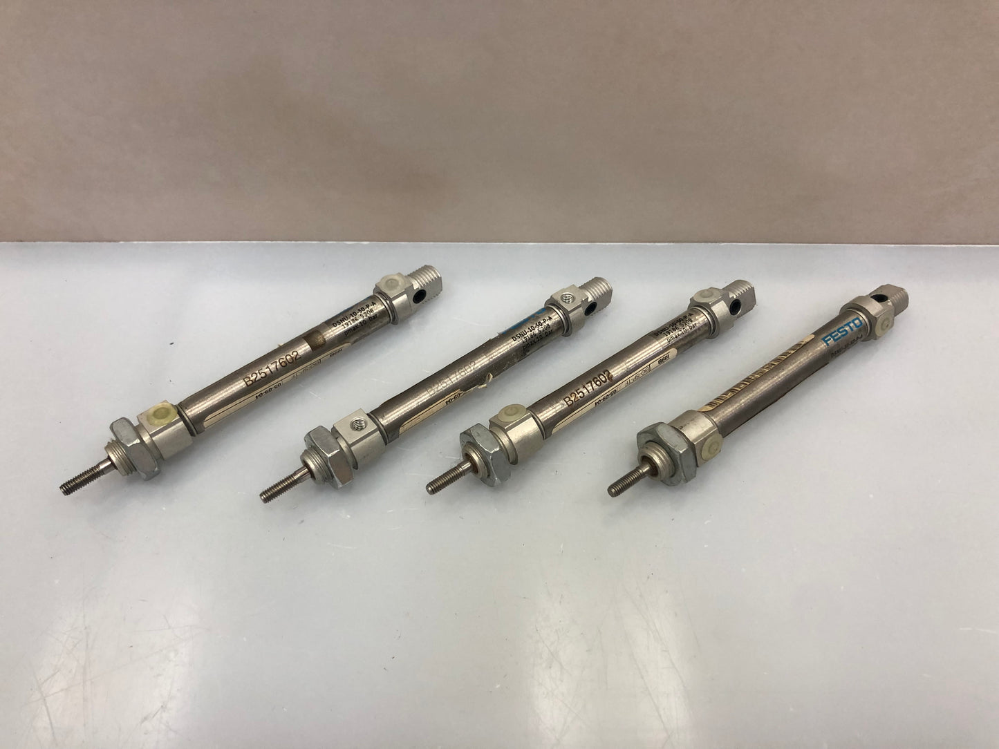 1x FESTO DSNU-10-50-P-A 19186 ISO Cylinder