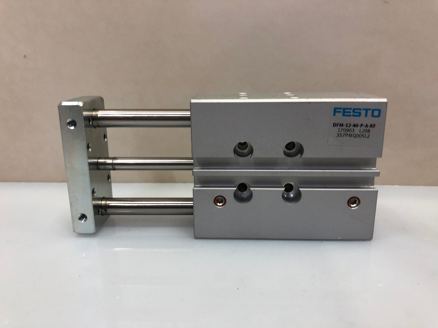 1x FESTO DFM-12-40-P-A-KF 170903 Guided Actuator