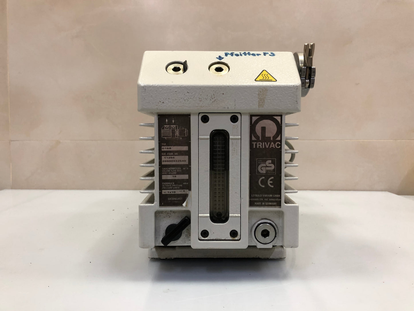Leybold TRIVAC D16B Rotary Vane Vacuum Pump – Model 11266 / 20900332540