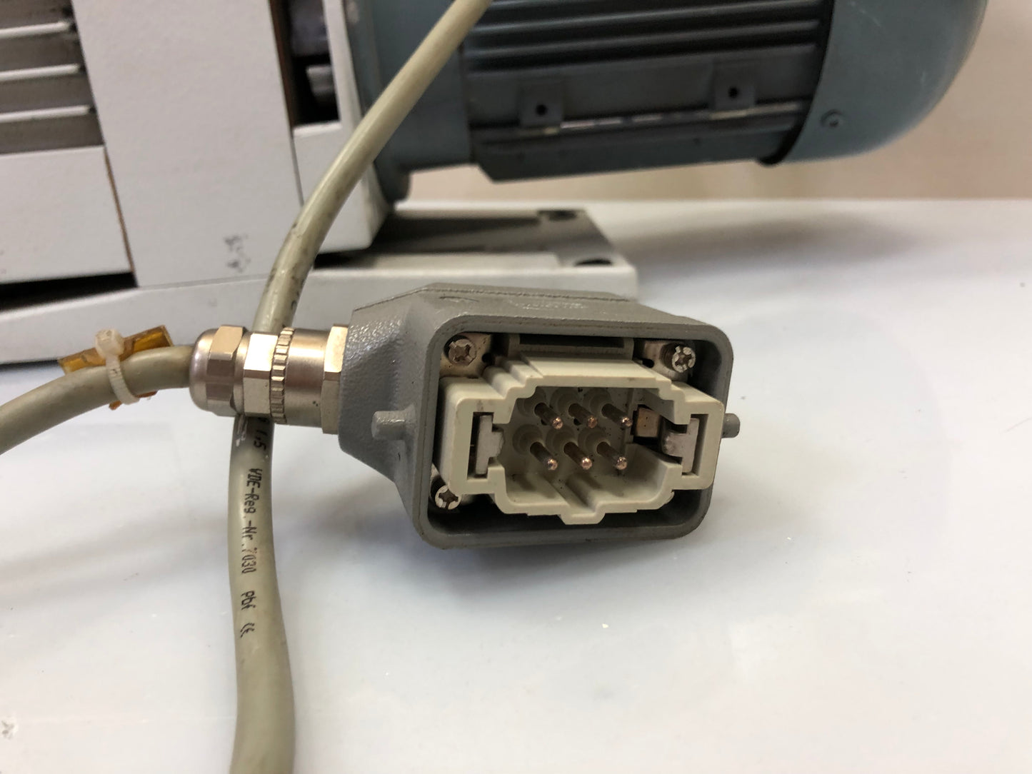 Leybold TRIVAC D16B Rotary Vane Vacuum Pump – Model 11266 / 20900332540