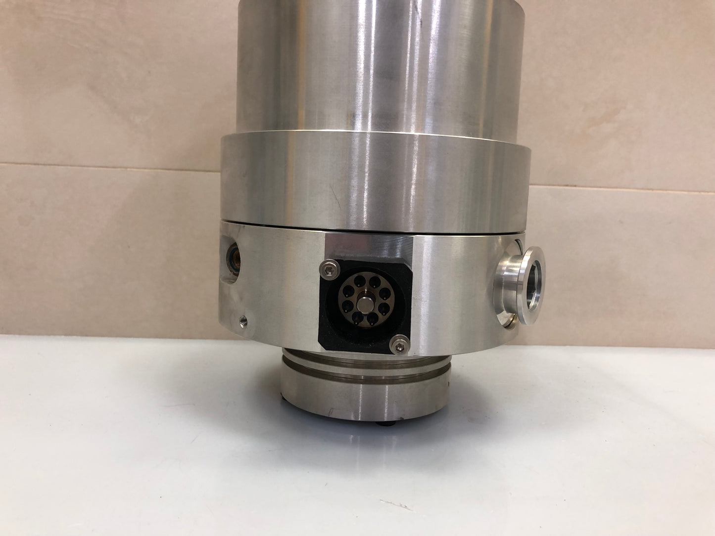 Leybold TURBOVAC TMP 361 Turbomolecular Vacuum Pump – 750Hz, Model 85670