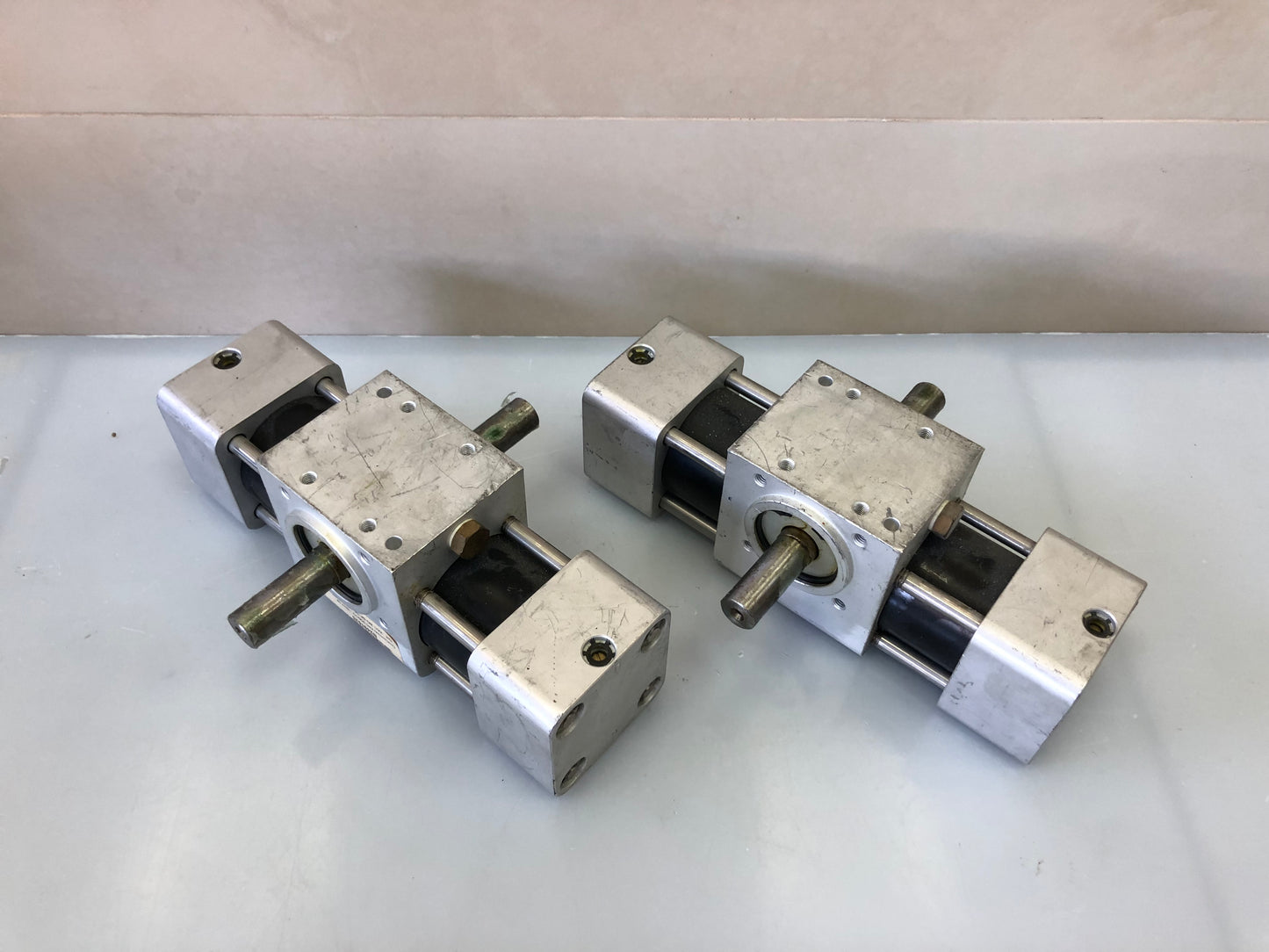 KUHNKE KR5095BCD Rotary Actuator – Precision Pneumatic Drehantrieb