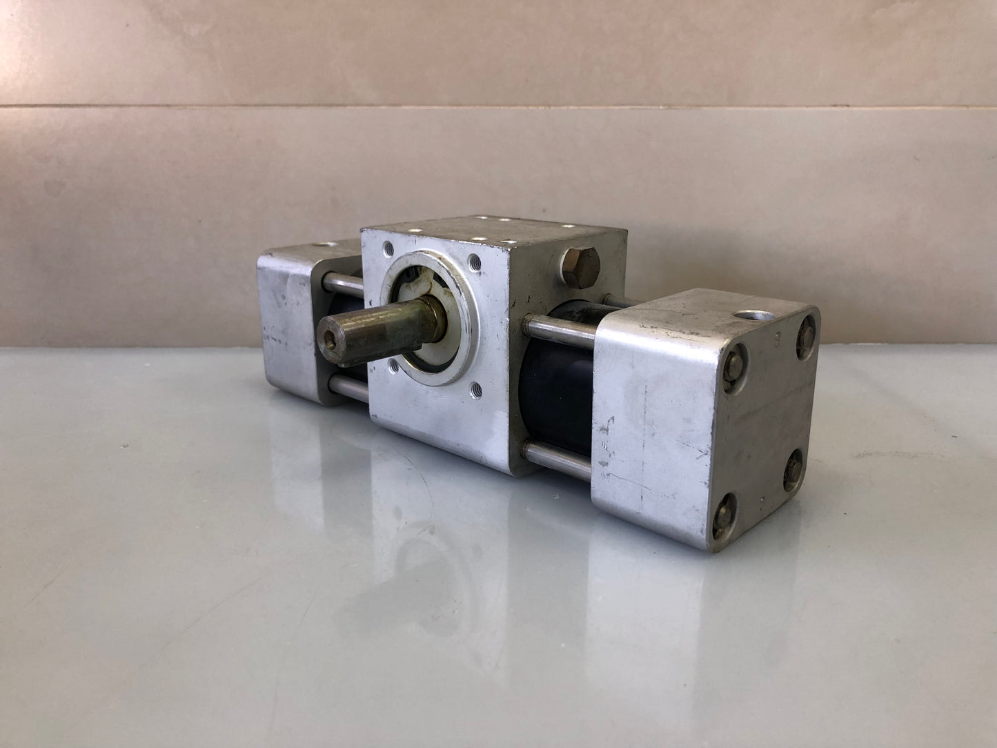 KUHNKE KR5095BCD Rotary Actuator – Precision Pneumatic Drehantrieb