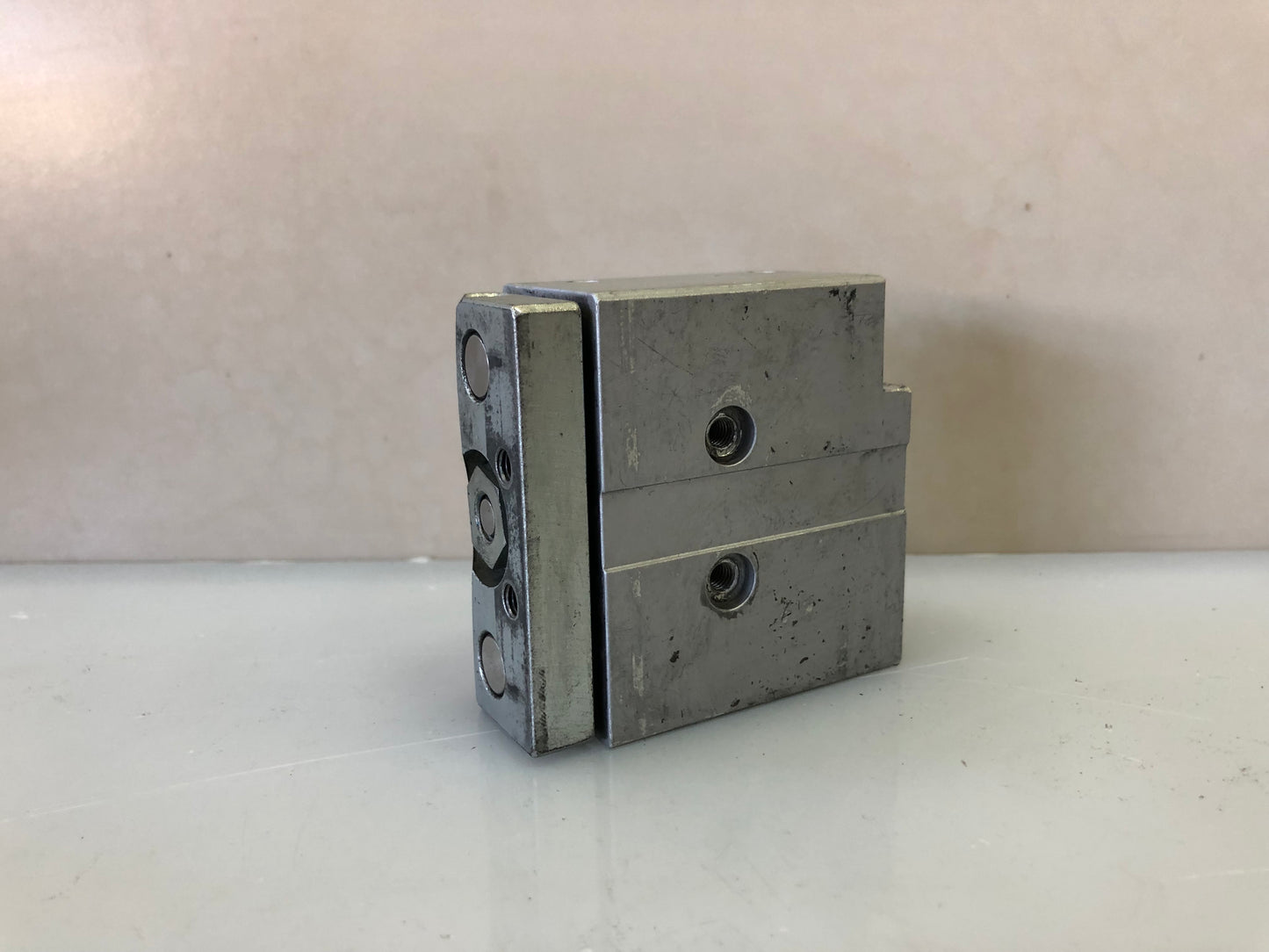 FESTO DFM‑16‑20‑P‑A‑GF Guided Cylinder – 16 mm Bore, 20 mm Stroke (P/N 170833, DFM1620PAGF)