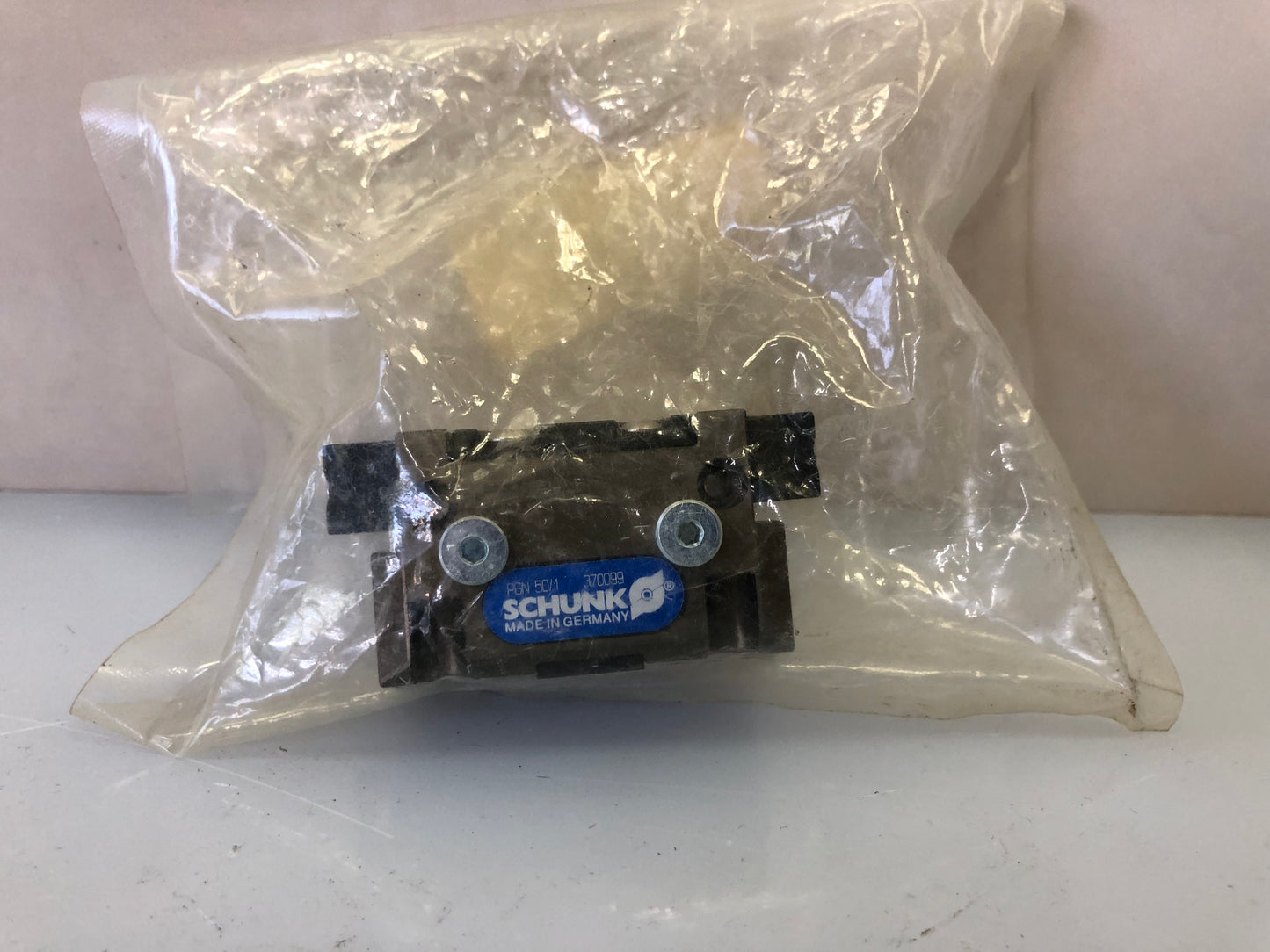 Schunk PGN 50/1 Pneumatic Gripper – P/N 370099 (PGN50/1 370099)