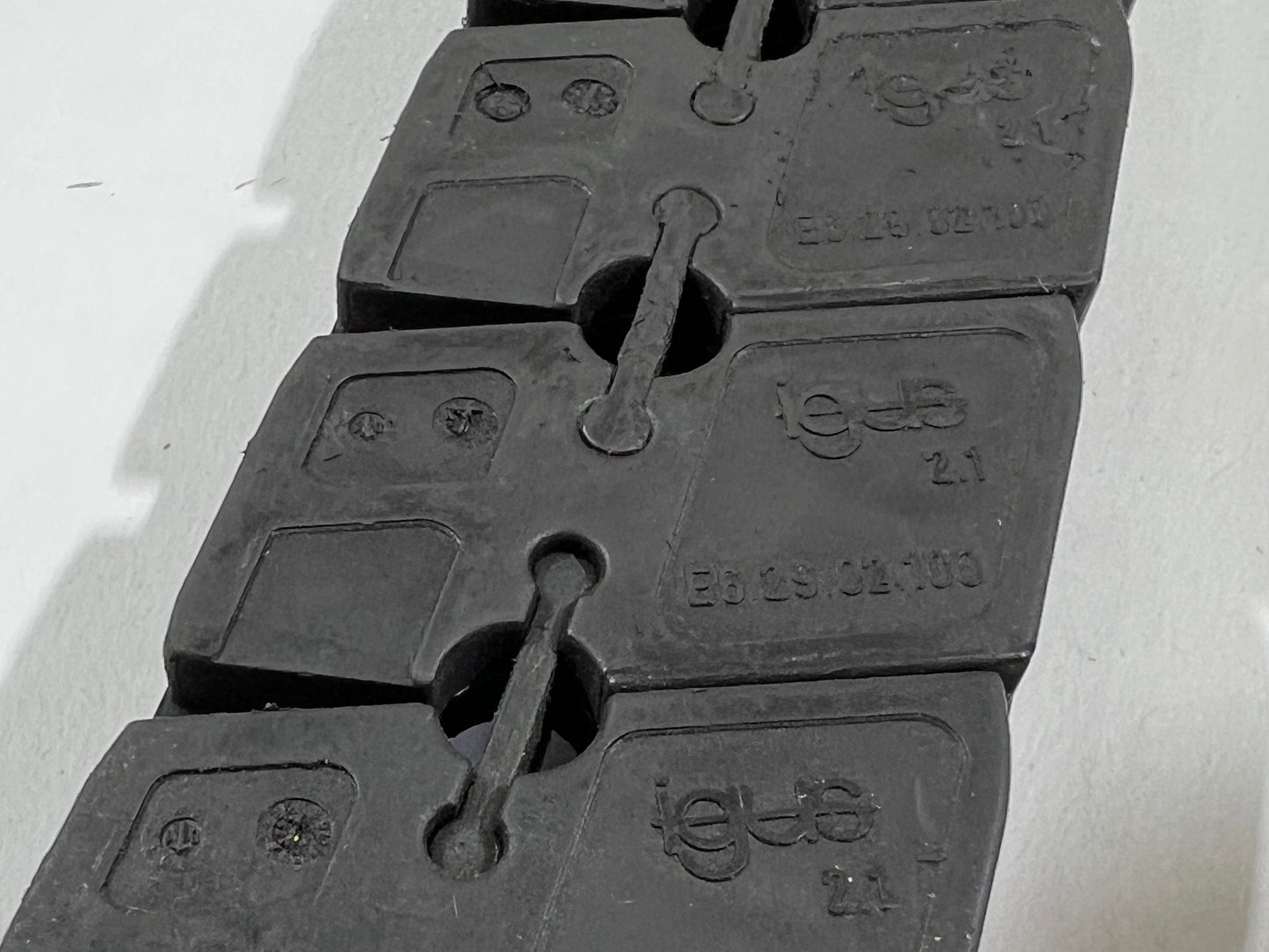 Igus E6-29-02-100 Wireway Robotic Cable Carrier / Cable Chain