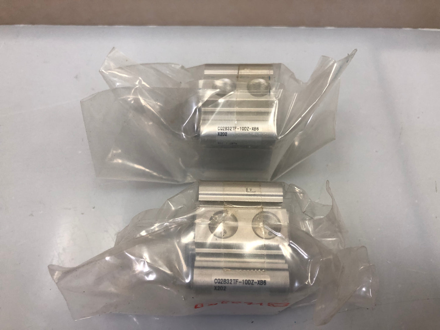 1x SMC CQ2B32TF-10DZ-XB6 Compact Pneumatic Cylinder