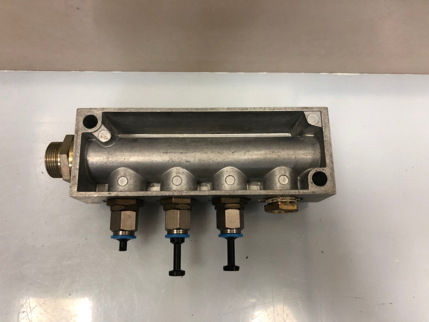 FESTO 6411 Del FR-8-1/2 Pneumatic Distributor Block – G 1/2" Port Manifold