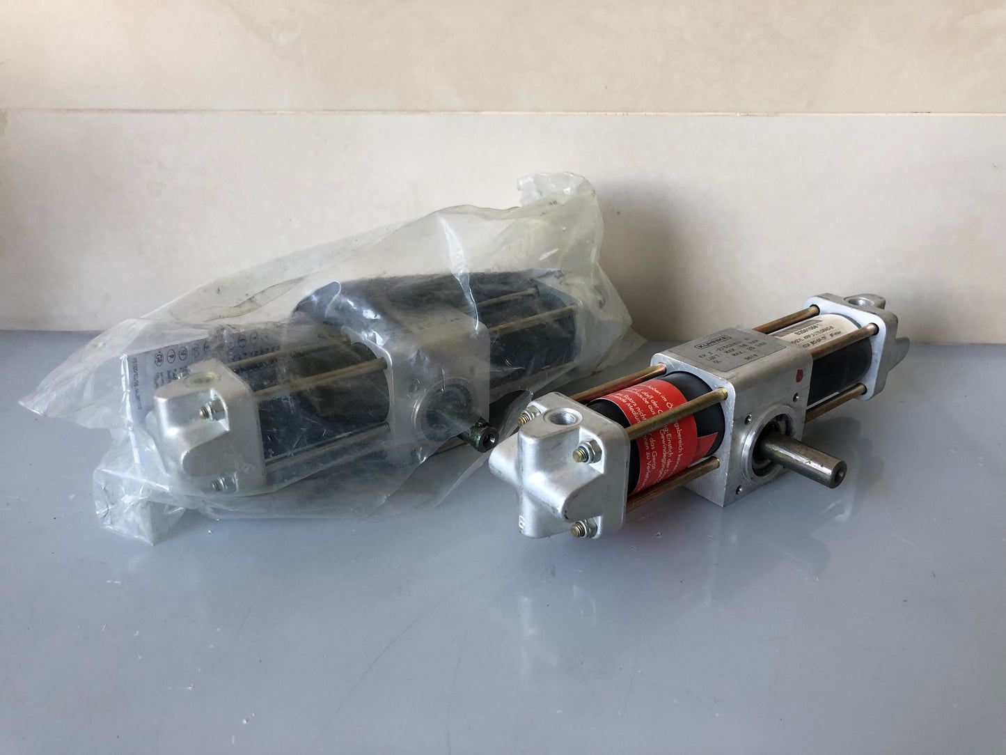 1x KUHNKE KR3-275GRAD-B Rotary Actuator 275° Pneumatic Rotary Drive