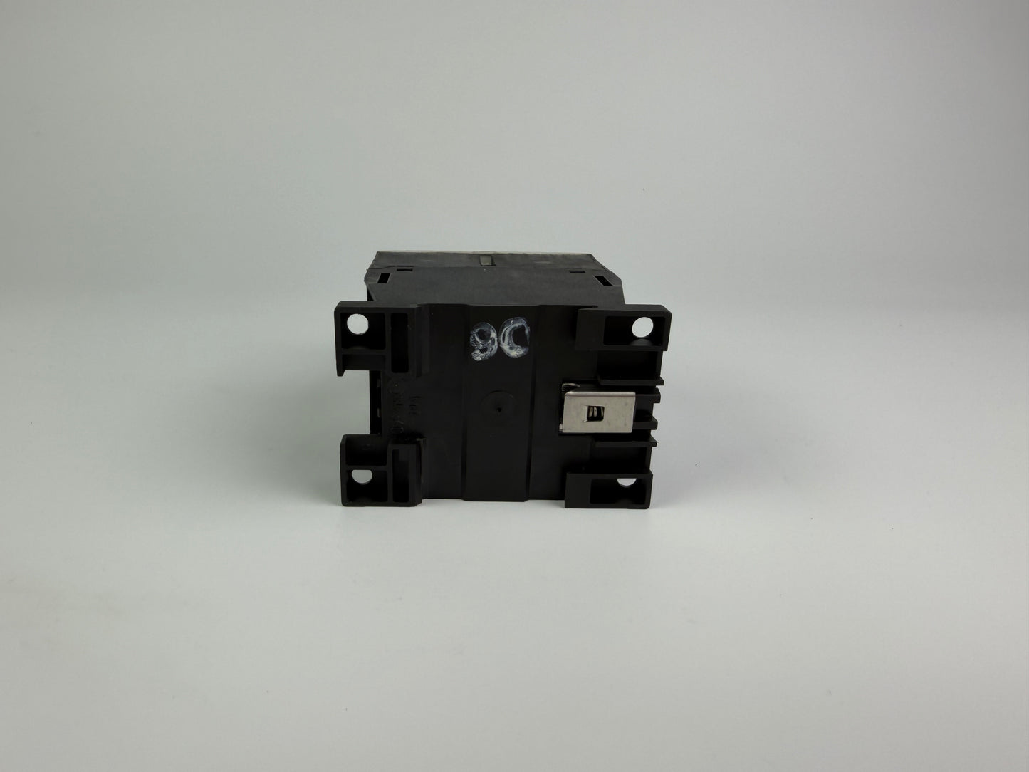 Eaton Moeller XTCE012B10 Contactor + DIL M32-XHI11 Auxiliary Contact Block (21NC / 33NO)