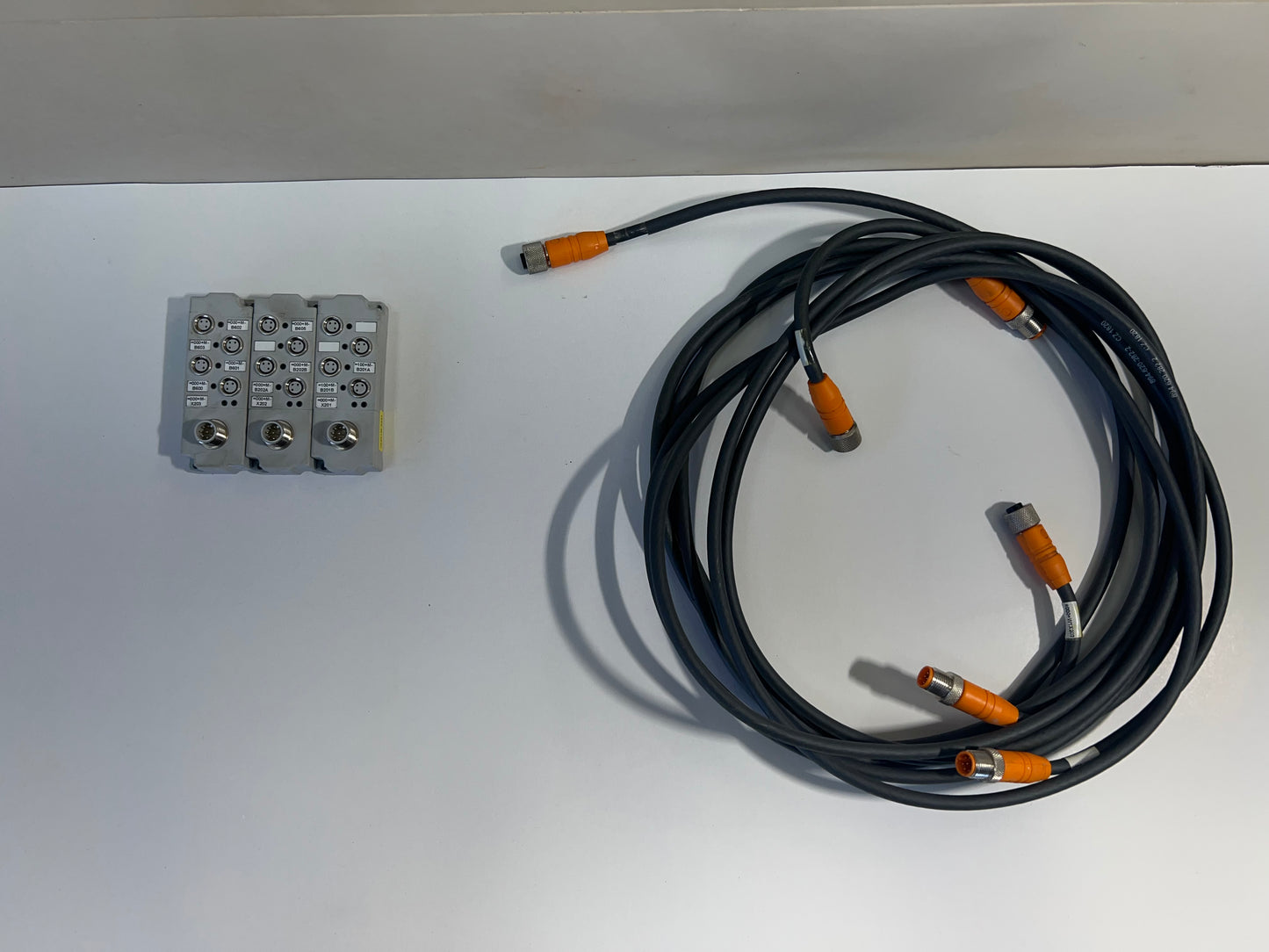 1x Rexroth AVENTICS R402001810 Passive Distributor Block Series AES with 2m Cable