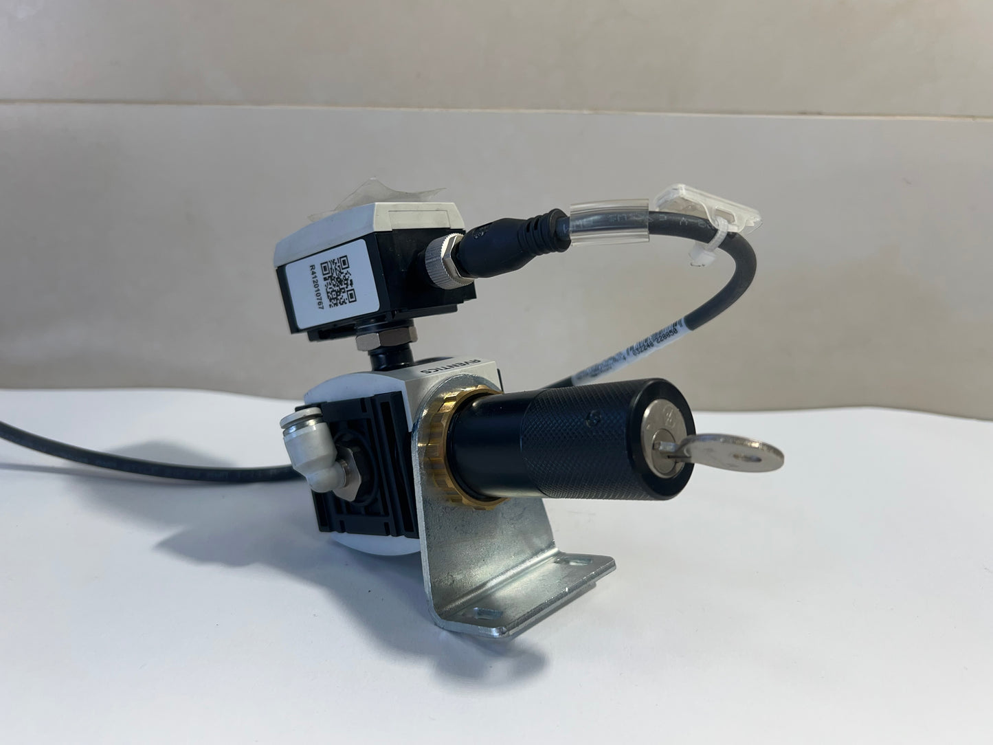 Rexroth Aventics R412010648 Pressure Regulator with R412010767 Pressure Sensor + LCD & 0.5m Cable