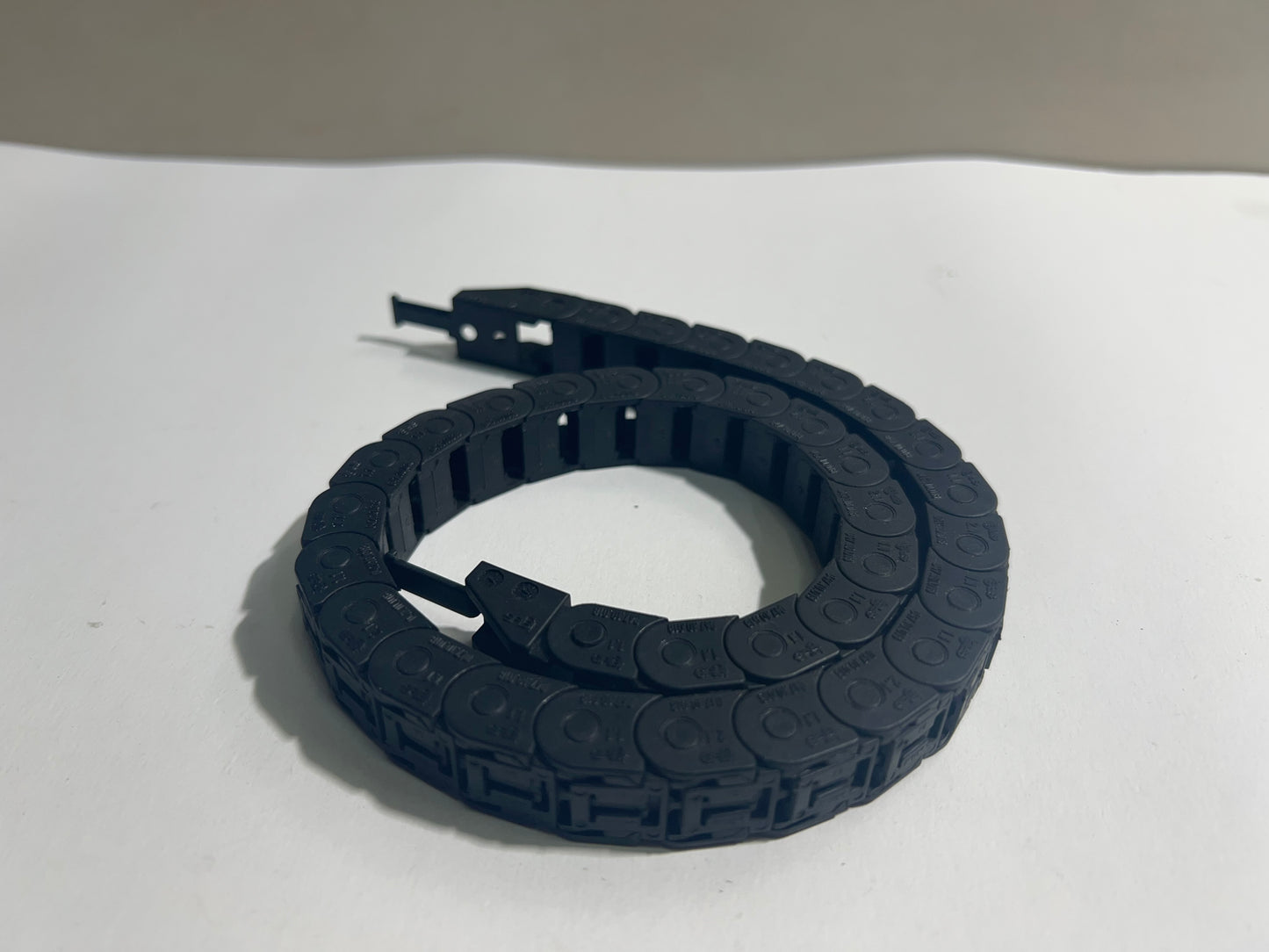 Igus 047.10.018 Energy Chain Cable Carrier – Lot of 35pcs