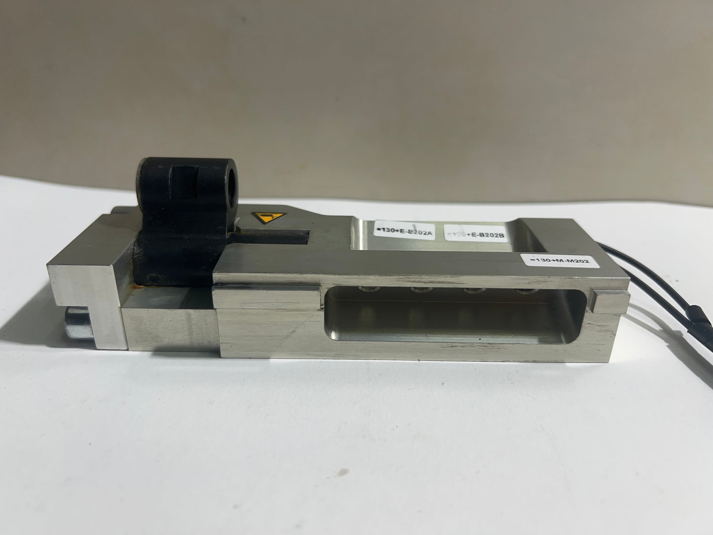 Aventics R412024700 CN50 Pneumatic Cylinder 8 Bar with 1.3m Sensor Cable