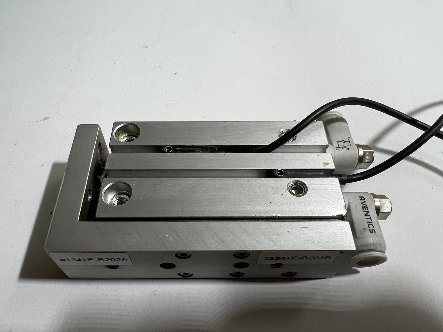 Festo SLS-10-30-P-A 170496 Slide Cylinder with 1.3m Sensor Cable