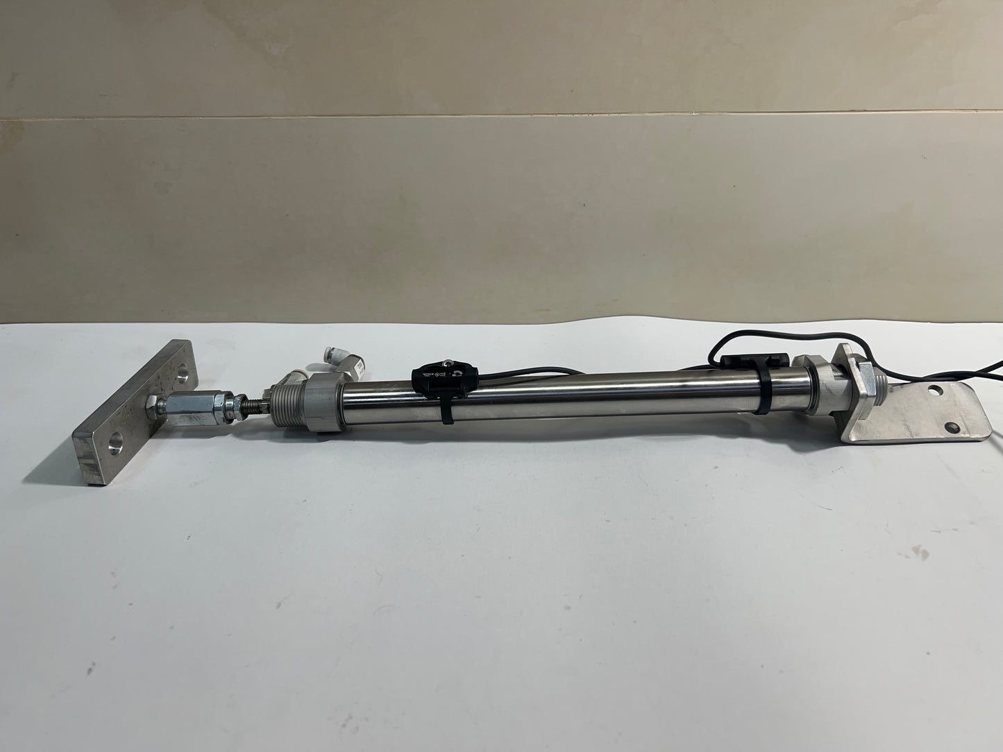 1x Aventics Pneumatic Cylinder 0822333508 10Bar with Sensor & 2m Cable
