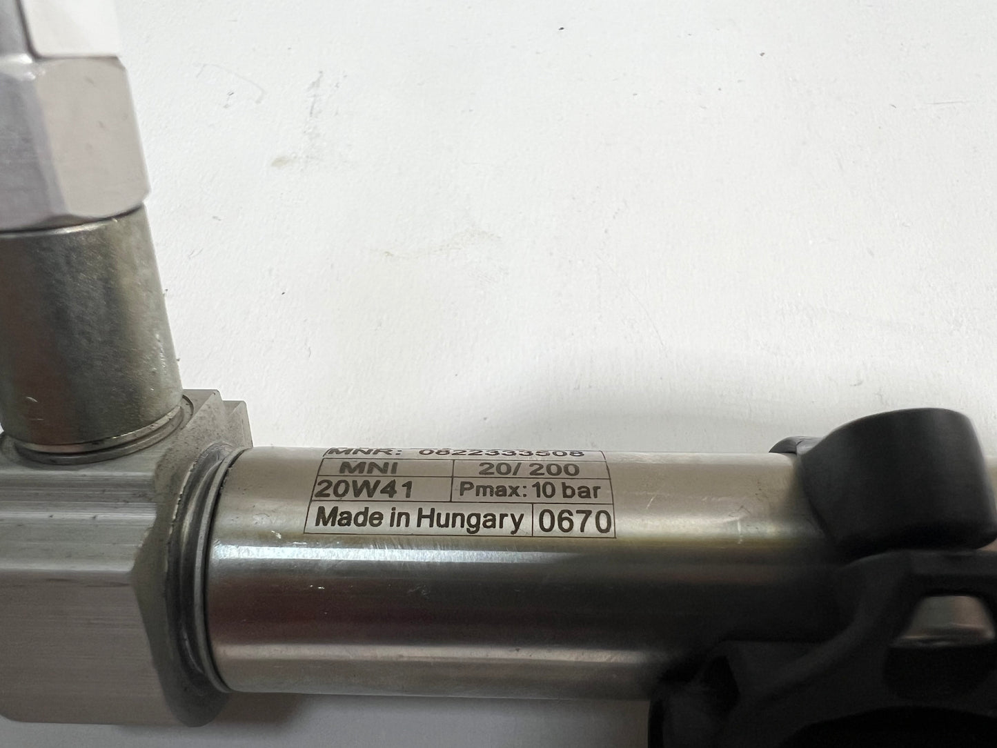 1x Aventics Pneumatic Cylinder 0822333508 10Bar with Sensor & 2m Cable