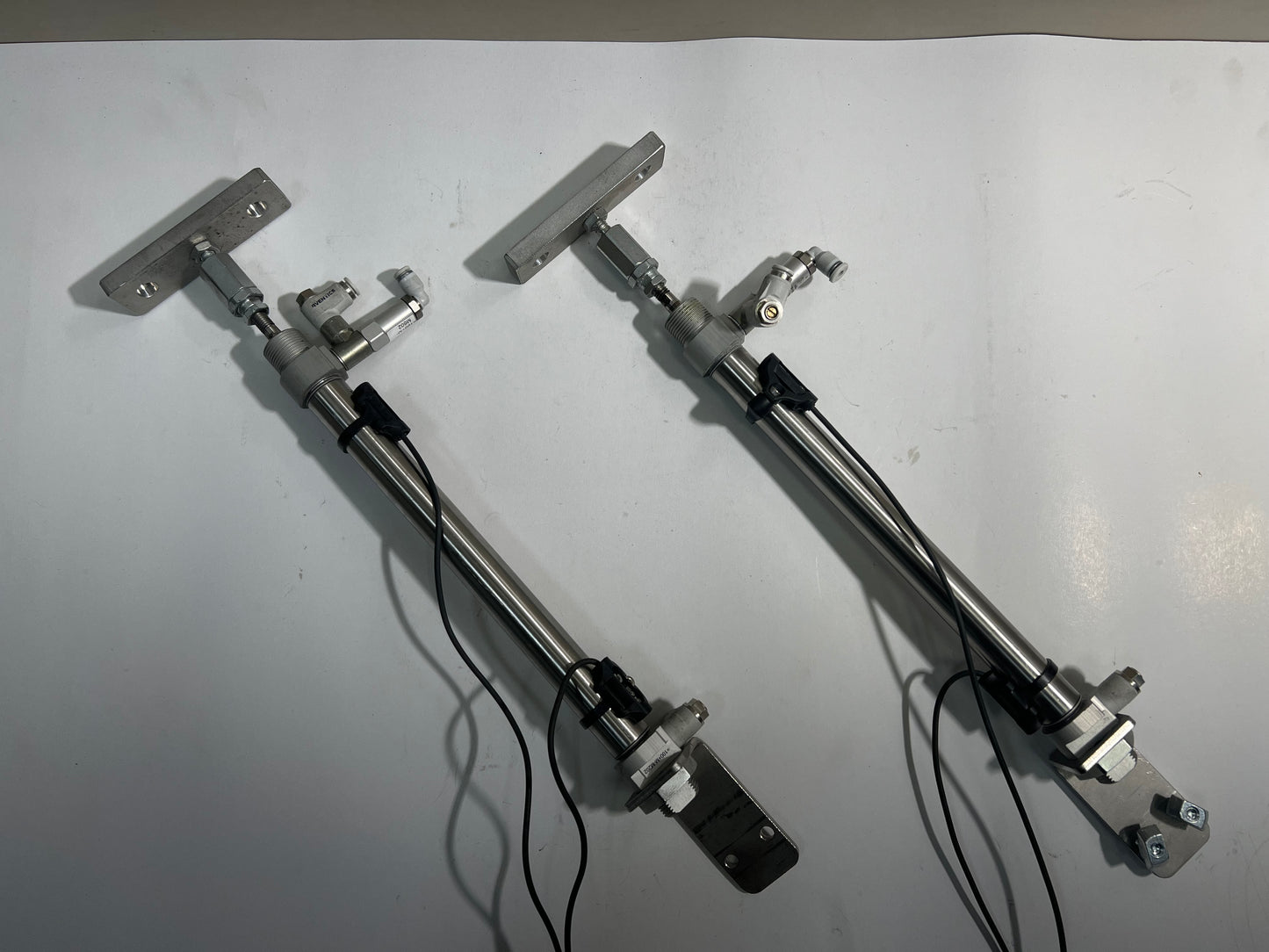 1x Aventics Pneumatic Cylinder 0822333508 10Bar with Sensor & 2m Cable