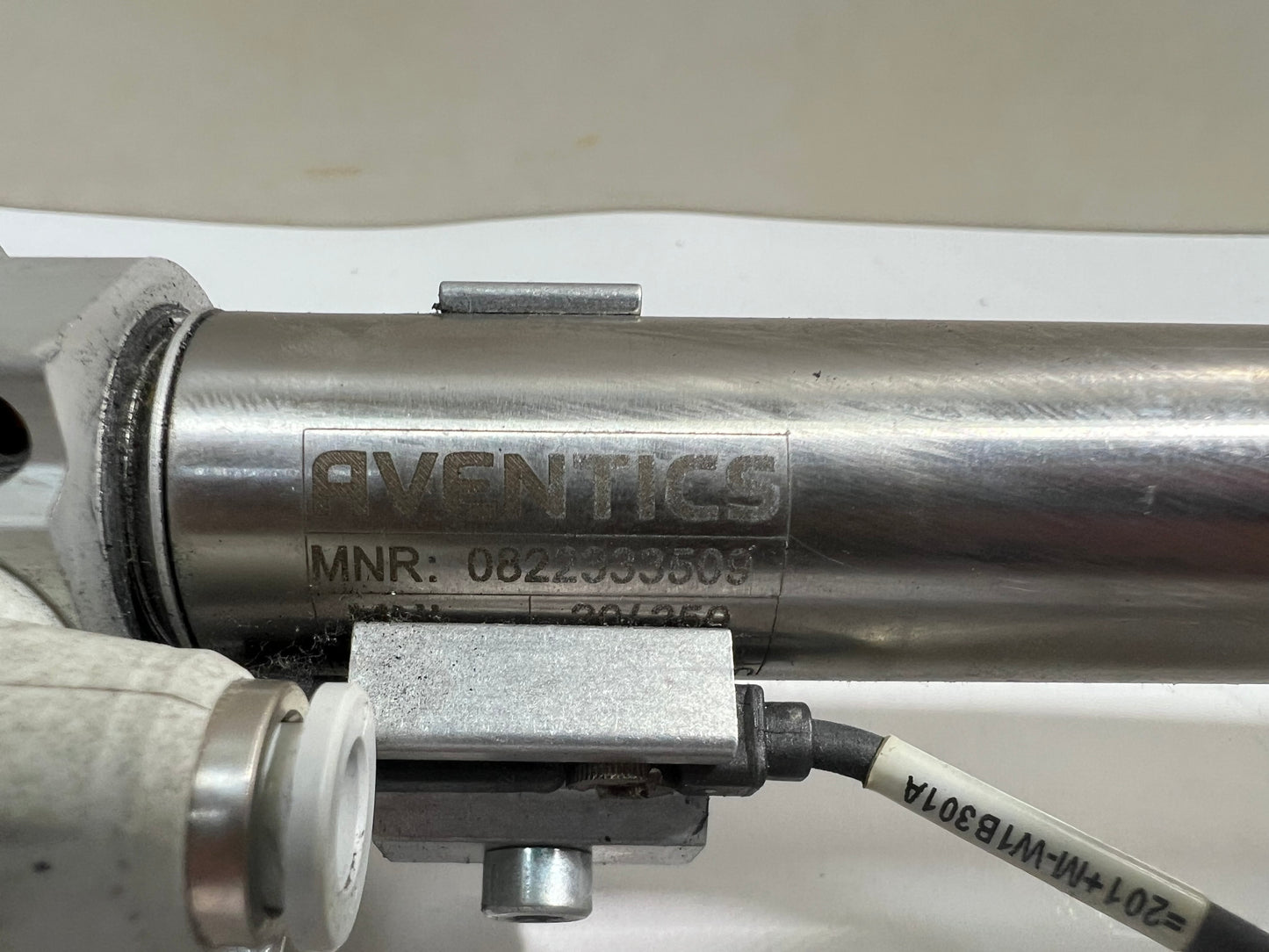Aventics Pneumatic Cylinder 0822333509 10Bar with Sensor & 1.3m Cable