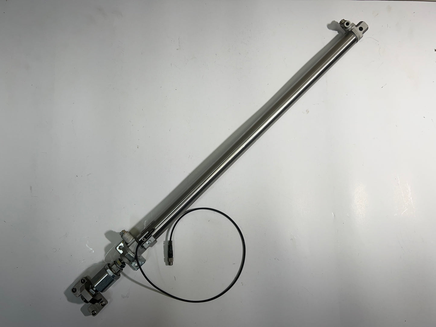 1x Aventics 0822334512 Pneumatic Cylinder 10Bar with Sensor R412022861