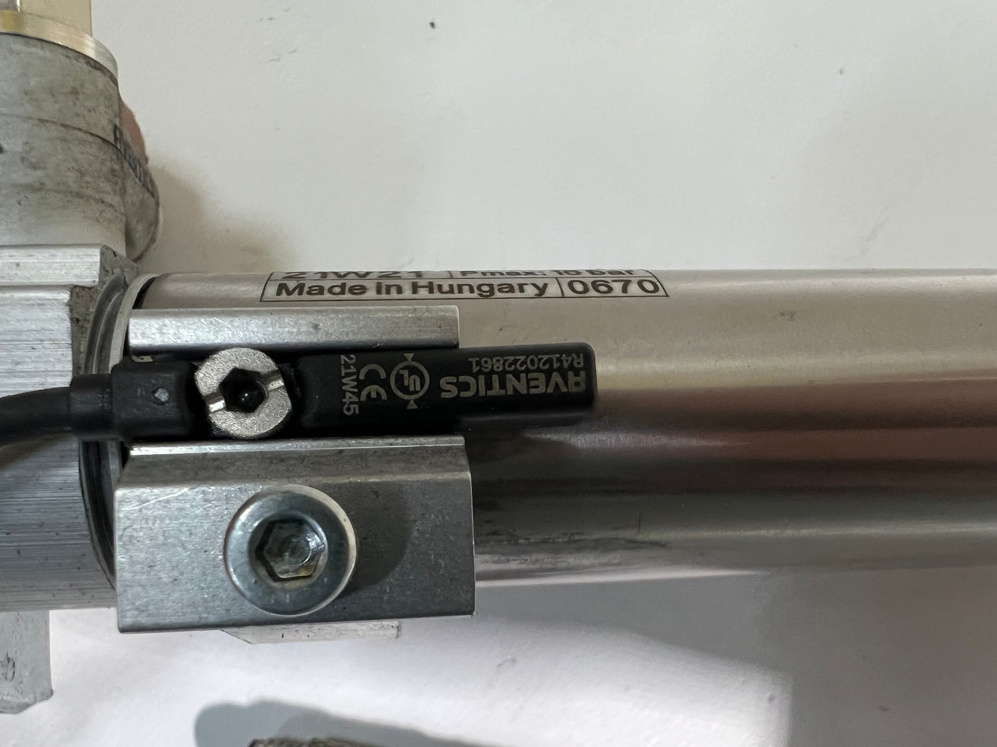 1x Aventics 0822334512 Pneumatic Cylinder 10Bar with Sensor R412022861