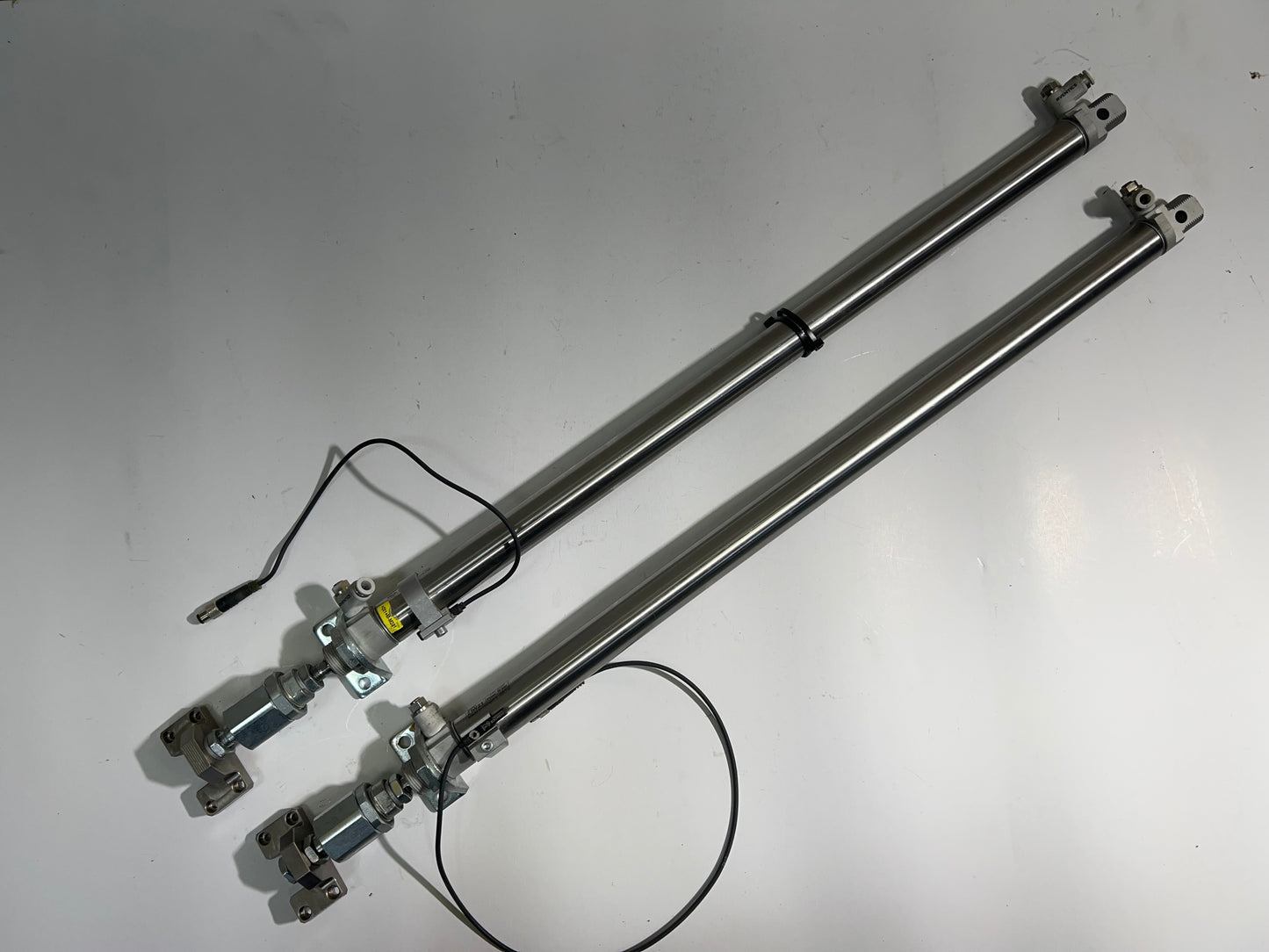 1x Aventics 0822334512 Pneumatic Cylinder 10Bar with Sensor R412022861