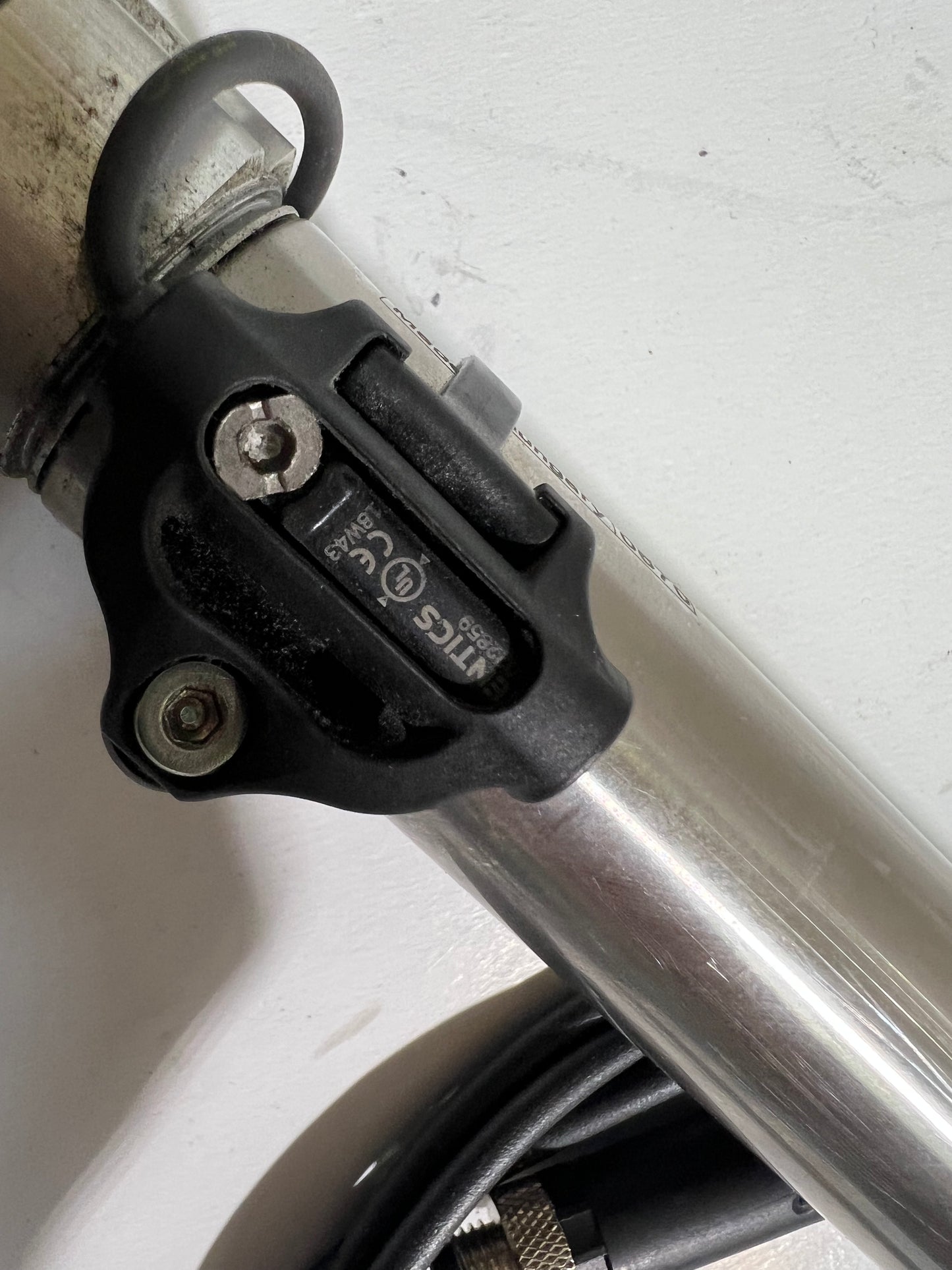 Aventics 0822334512 Pneumatic Cylinder 10Bar with 2 Sensors