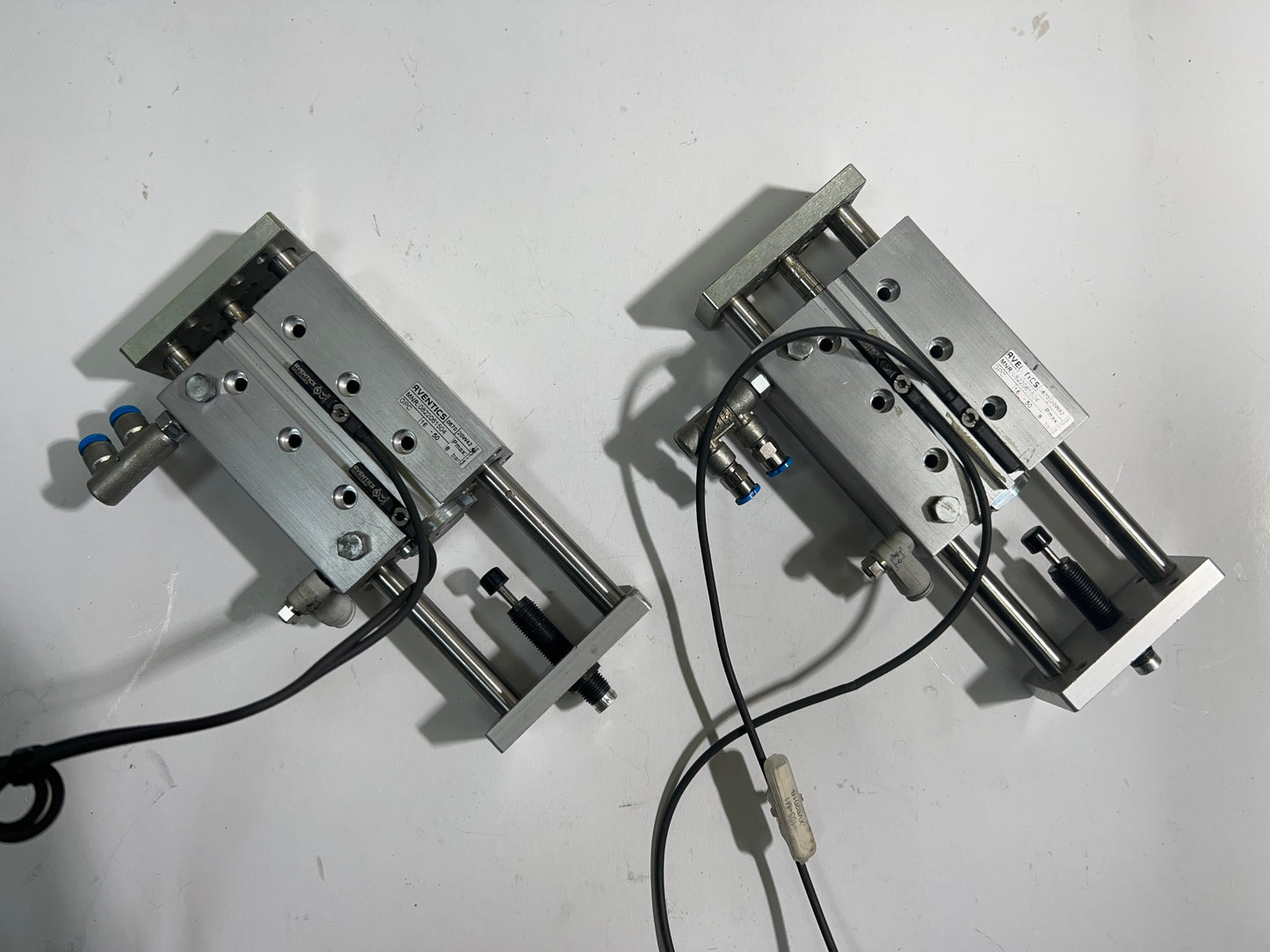 1x Aventics 0822061504 Guide Cylinder 8Bar with 2 Sensors