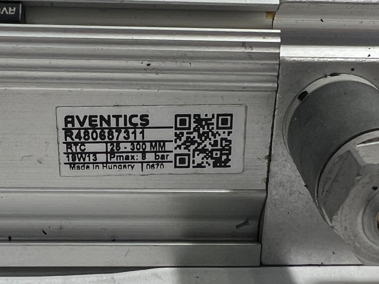 Aventics R480687311 Linear Drive Pneumatic Cylinder 8 Bar with 2 Sensors 1.4m