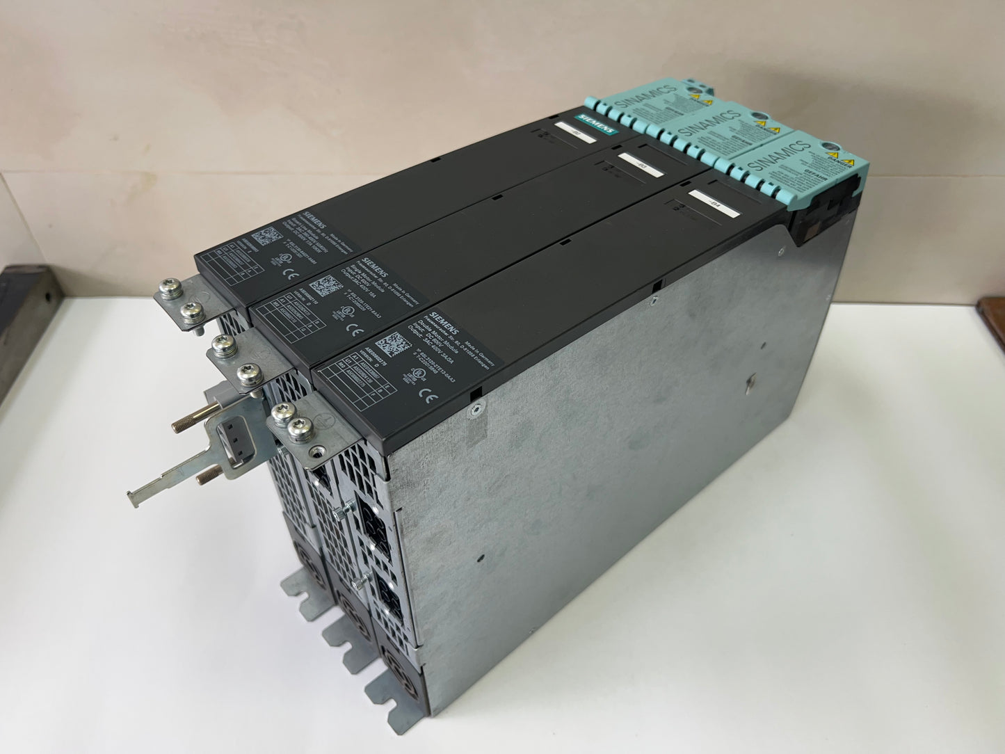 1x Siemens 6SL3130-6AE21-0AB0 SINAMICS Smart Line Module 36kW 400V AC