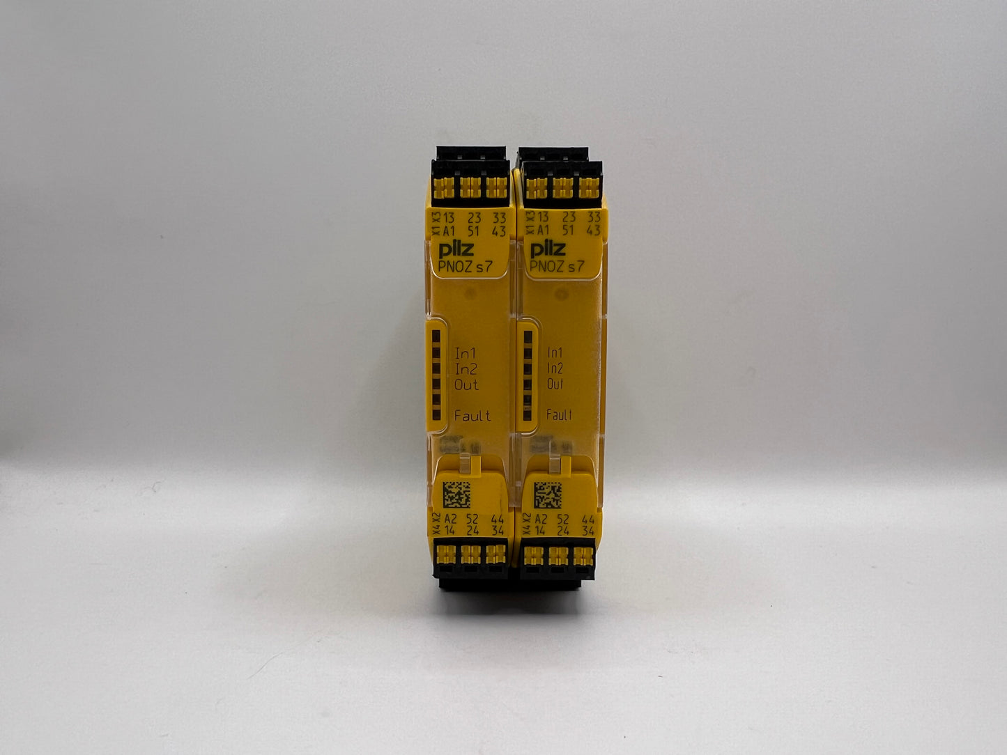 1x Pilz PNOZ s7 C 24VDC 4n/o 1n/c Ident.No. 772142 Safety Relay