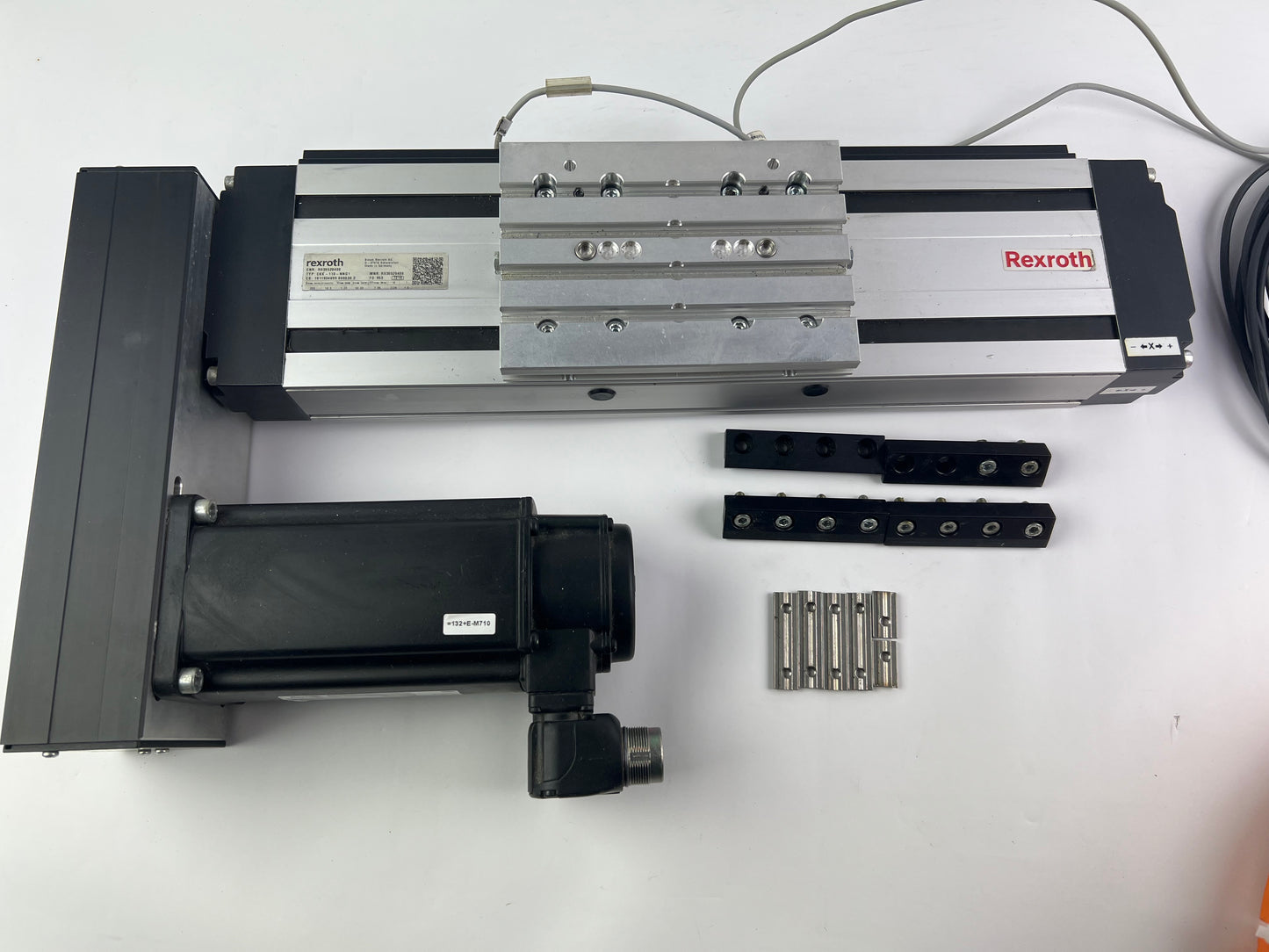 Rexroth R030520400 CKK-110-NNG1 Compact Module + R911306060 MSK040C-0600-NN-M1-UG0-NNNN Motor + 2 Cables + 2 Sensors