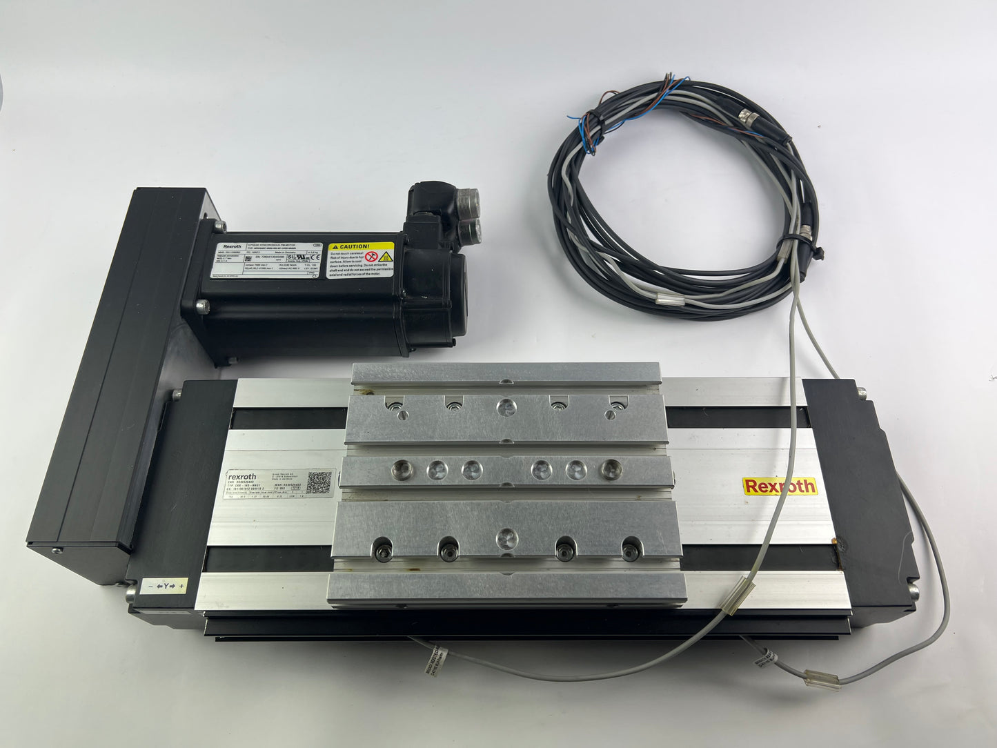 Rexroth R030520403 CKK-145-NNG1 Compact Module + R911306060 MSK040C-0600-NN-M1-UG0-NNNN Motor + 2 Cables + Sensors