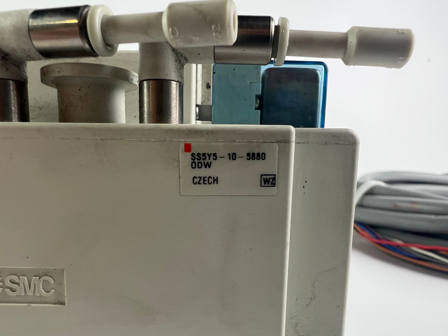 SMC SS5Y5-10-5880 Manifold + 2x SY5101R-5UF1 + 1x SY5201R-5UF1 Valves