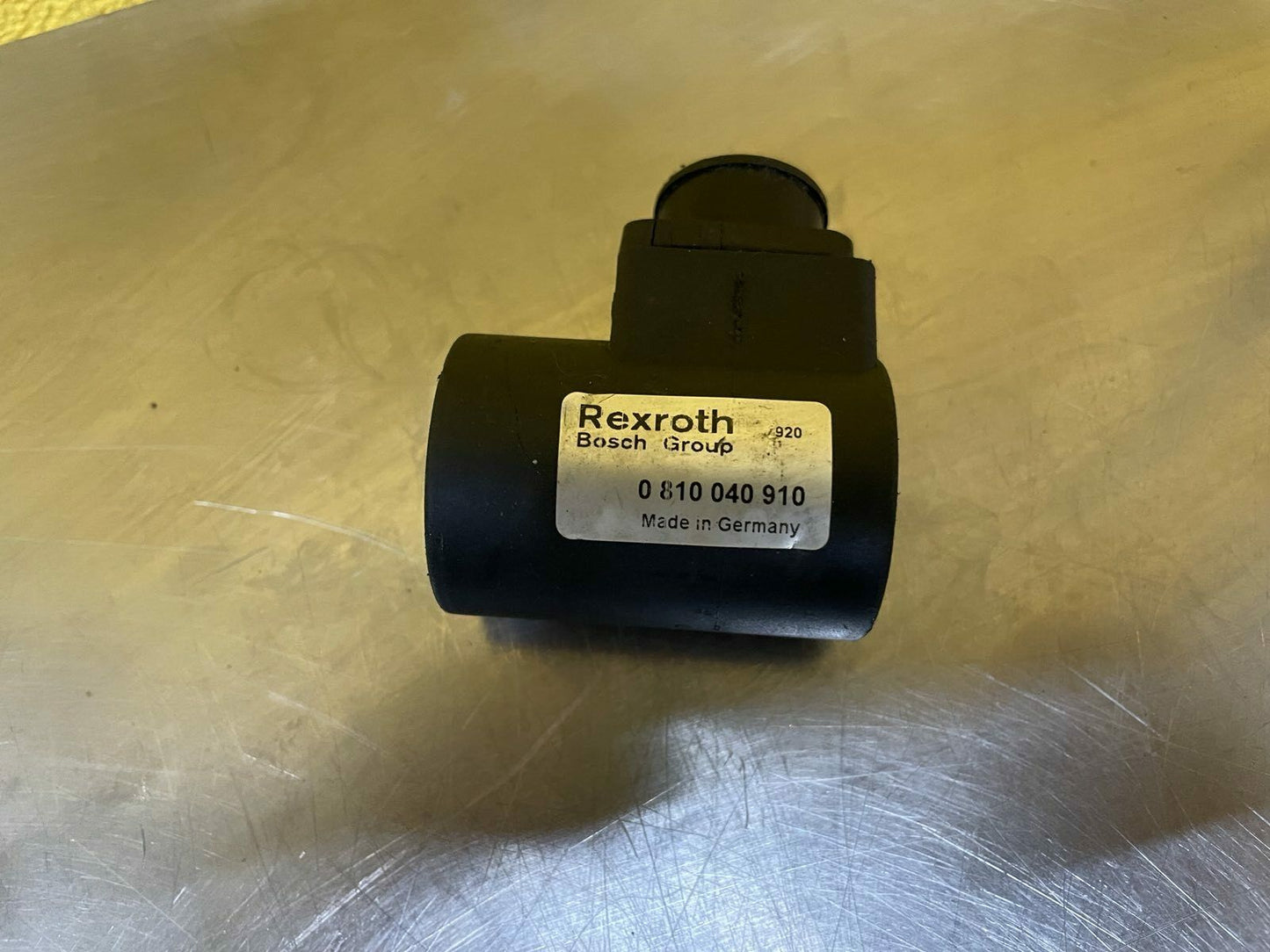Rexroth 0810040910 Hydraulic Directional Control Valve – 4/2 Way, Solenoid Operated