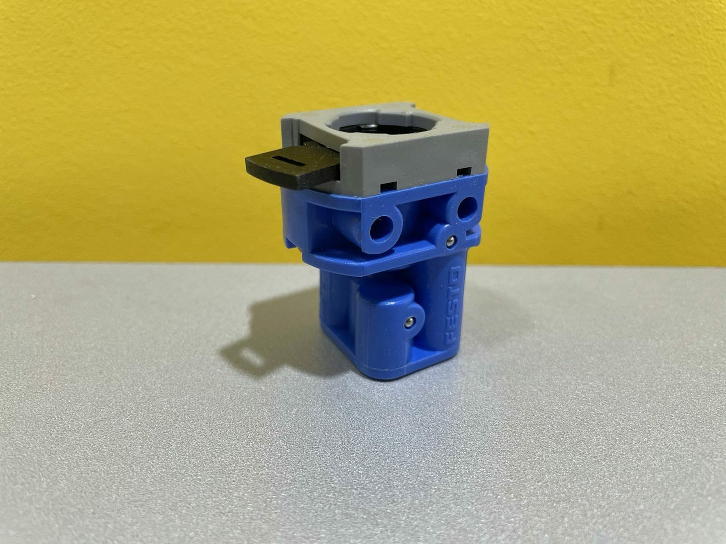 Festo Front panel valve SV-3-M5 6817