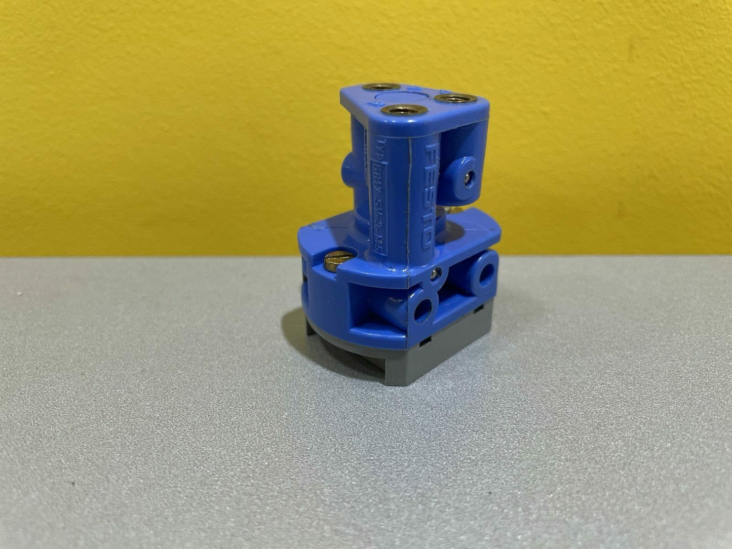 Festo Front panel valve SV-3-M5 6817