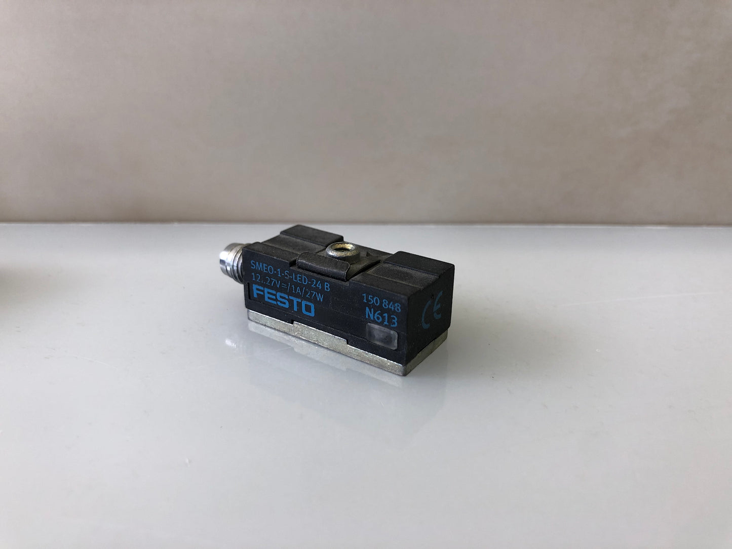Festo SMEO-1-S-LED-24 B Proximity Sensors Festo SMEO-1-S-LED-24-B 12-27V