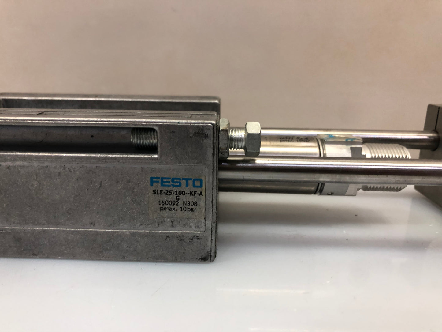 Festo SLE-25-100-KF-A-G 150092 Linear drive with Festo DSNU-25-100-PPP-A 14322 Cylinder