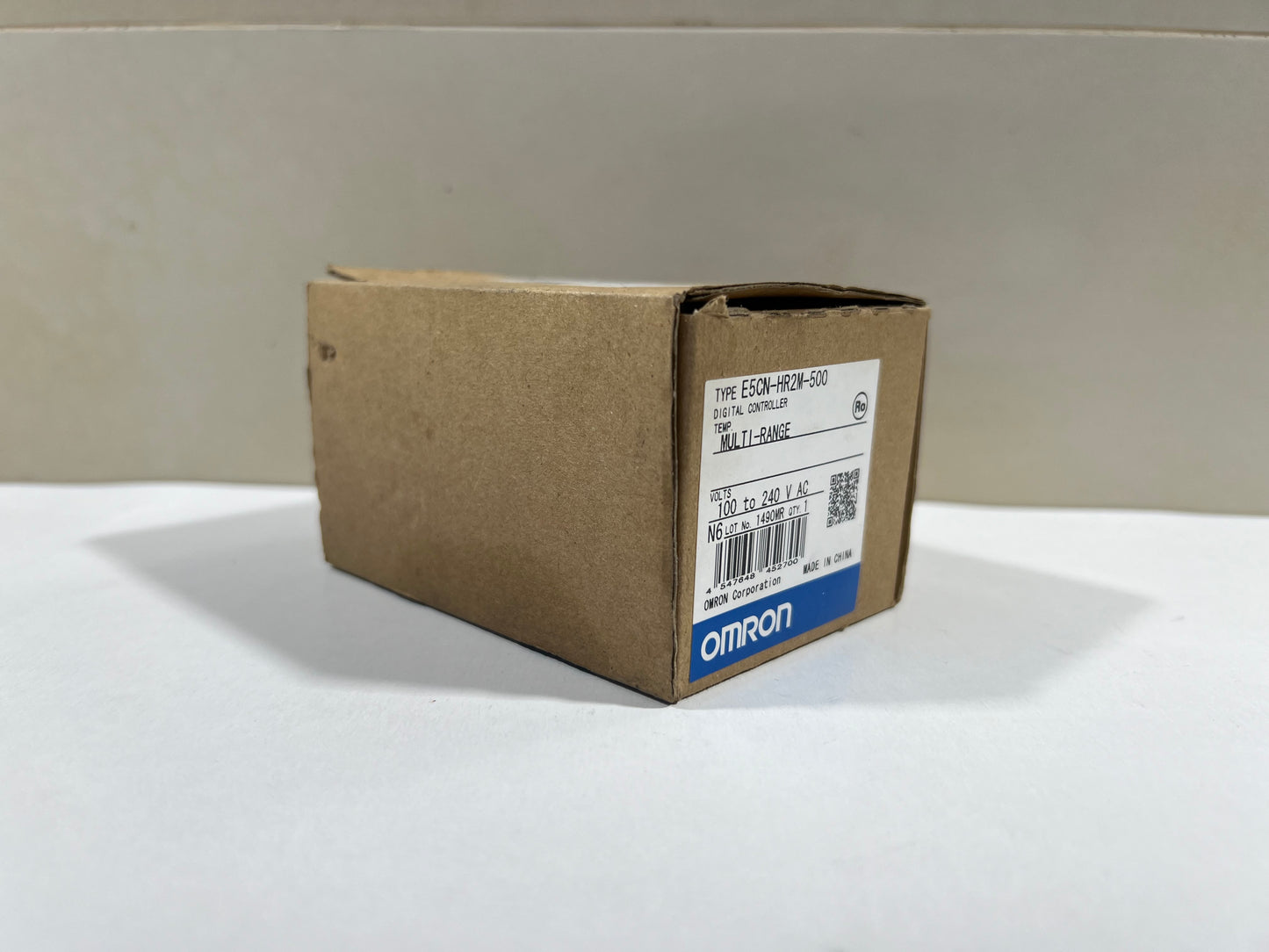 New In Box OMRON E5CN-HR2M-500 Temperature Controller