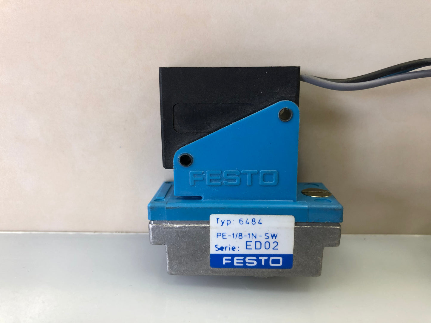 Festo ED02 PE-1/8-1N-SW 6484 Air-to-electric Converter