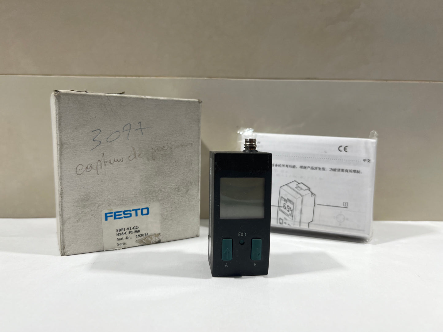 Festo SDE1-V1-G2-H18-C-P1-M8 192034 Pressure Switch New