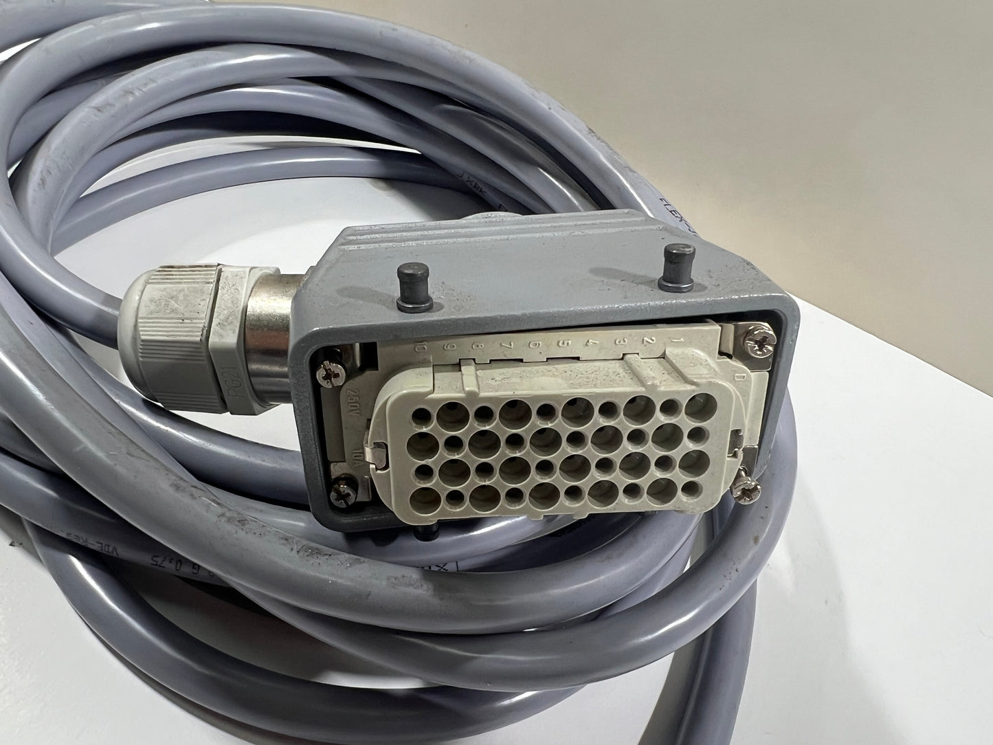 Epic Contact H-D 40 B Connector and Housing with 6m cable