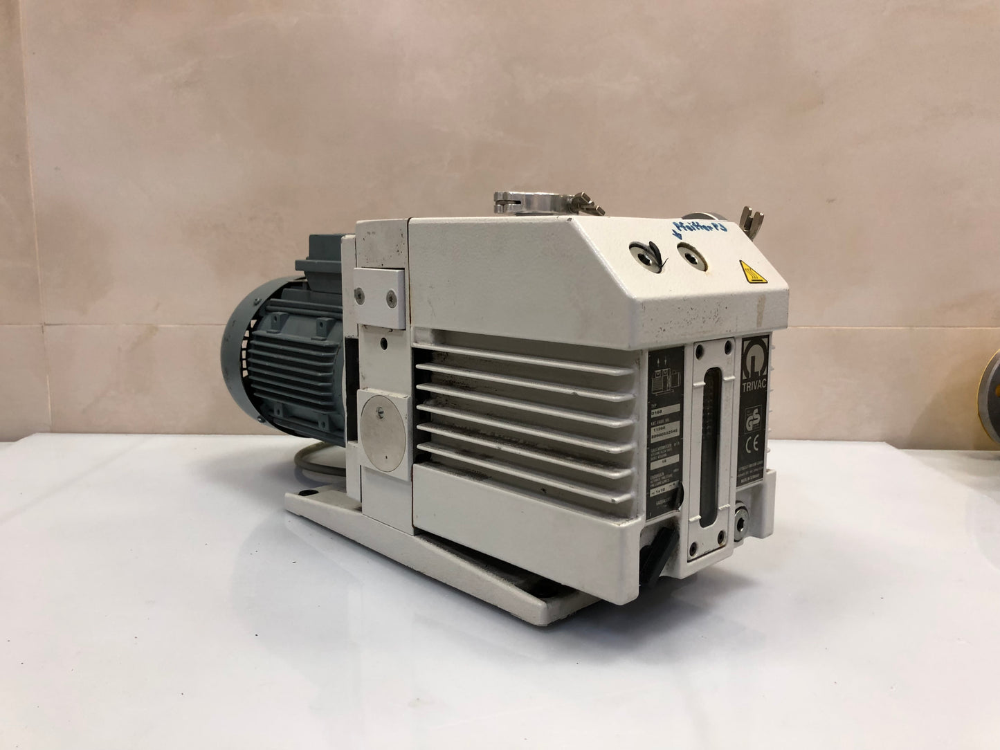 Leybold TRIVAC D16B 11266 20900332540 Rotary Vane Vacuum Pump