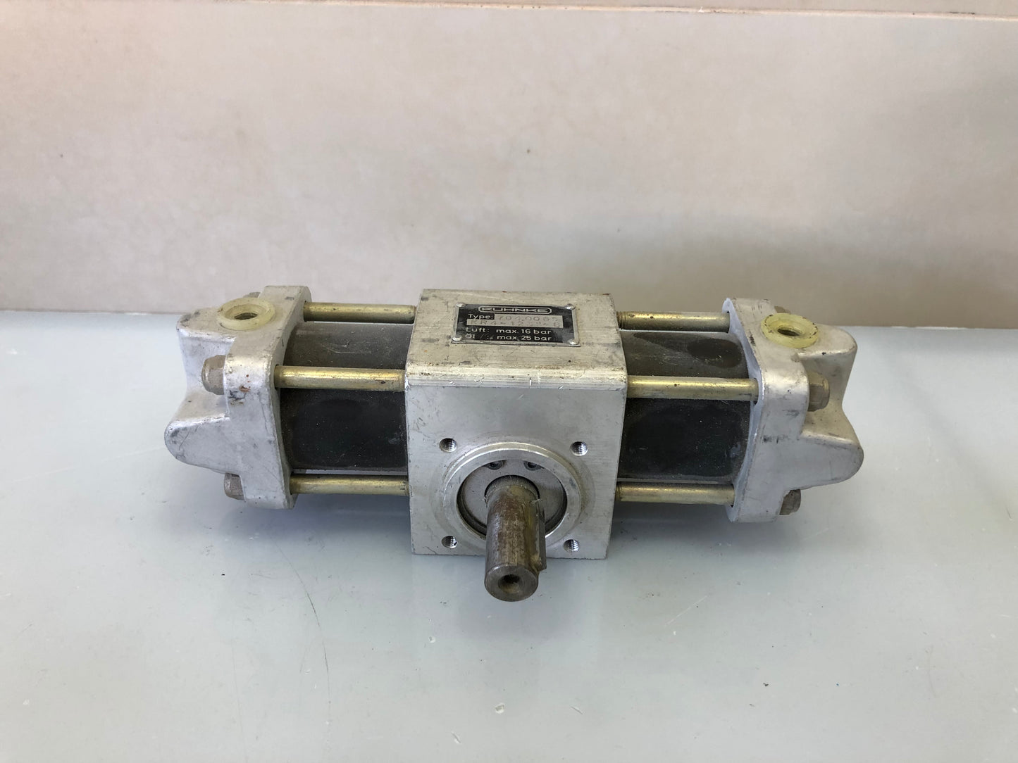 KUHNKE KR4-123GRAD-B Rotary Actuator Drehantrieb