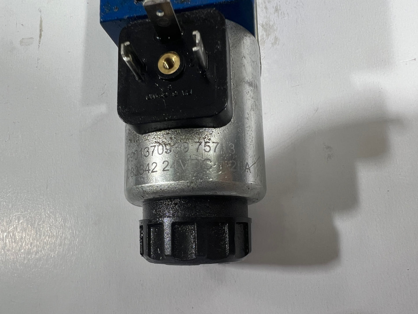 Rexroth R983030813 Bosch Directional Control Solenoid Valve 4WE6D62/EG24N9K4